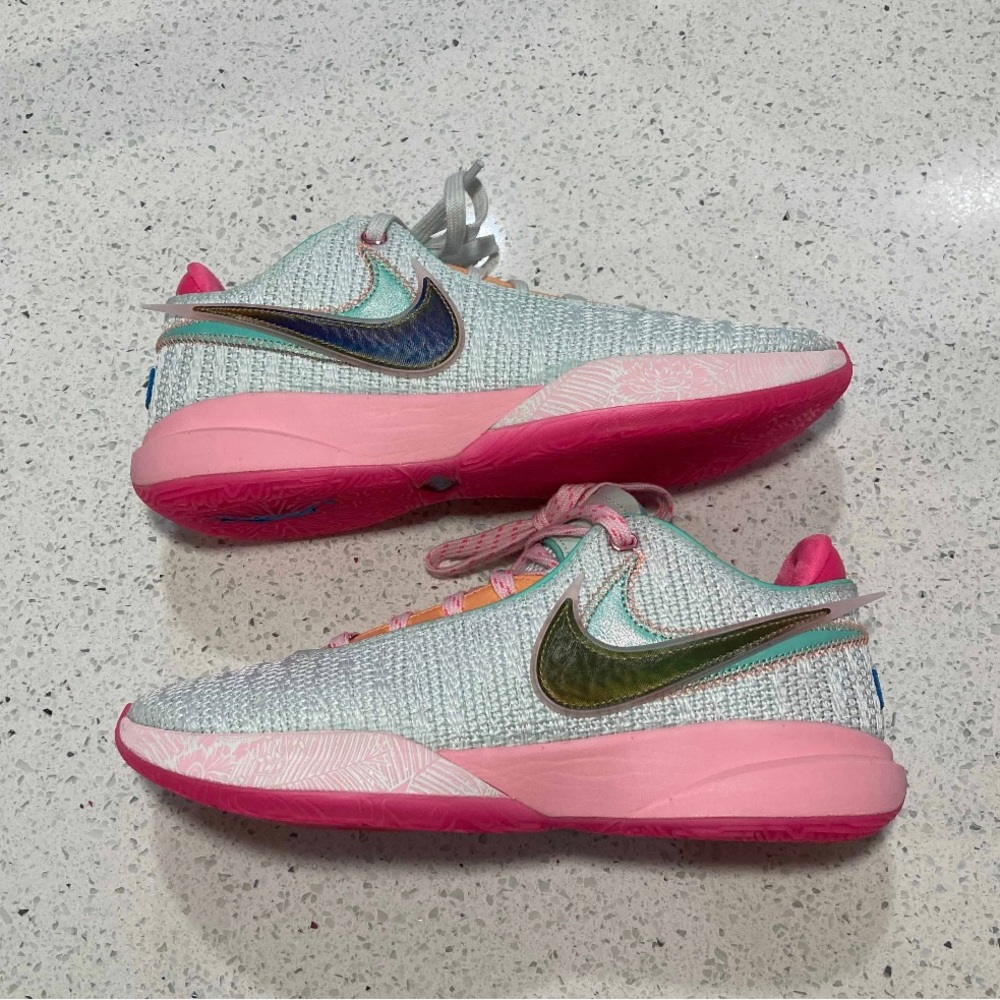 LEBRON XX Time Machine